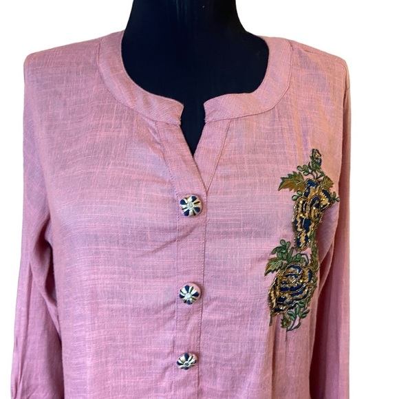 Anora Pale Pink Linen Kaftan With Embroidered Flowers - Picture 2 of 15